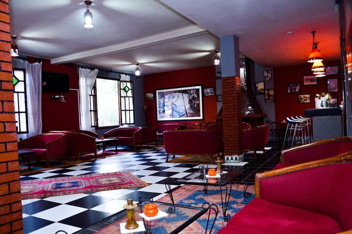 Lounge 14 of 22