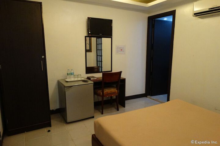 Room 14 of 37