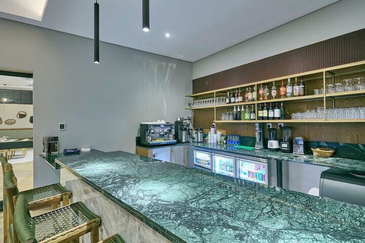 Lounge 108 of 171