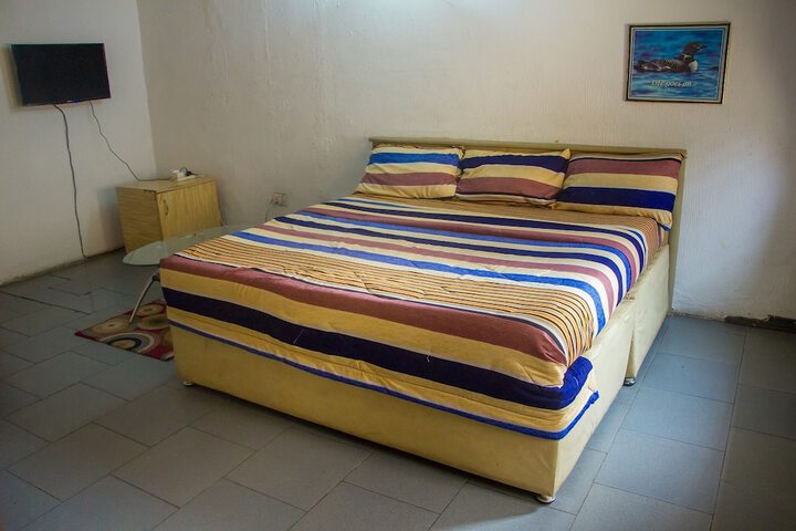 Room 10 of 34