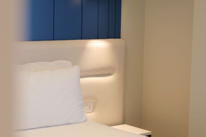 Room 15 of 171