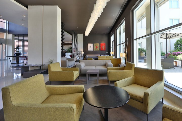 Entrance & Lobby