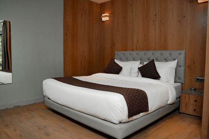 Room 3 of 6
