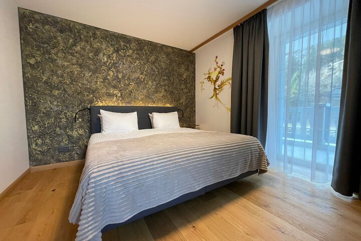 Room 2 of 22