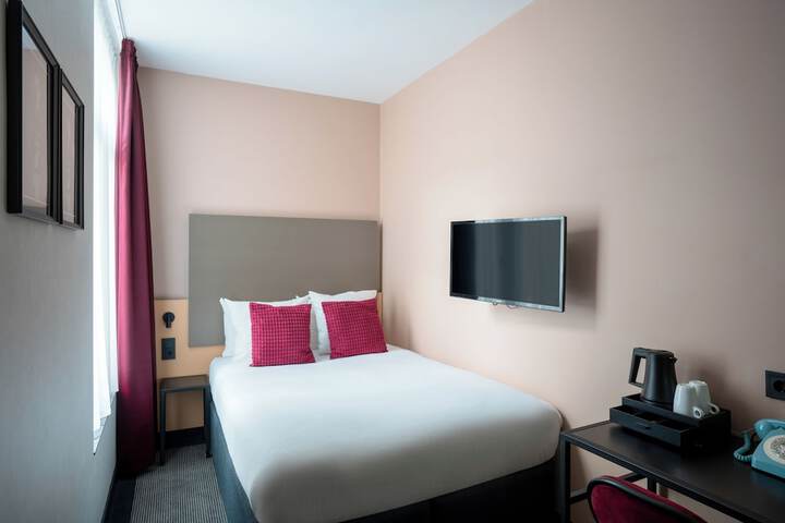 Room 28 of 62