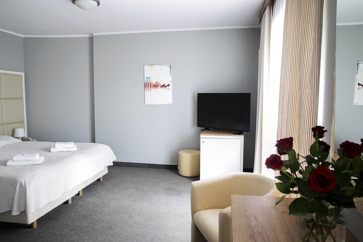 Room 8 of 43