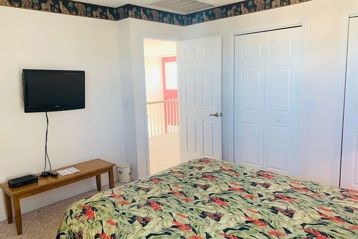Room 9 of 33
