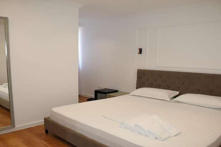 Room 10 of 37