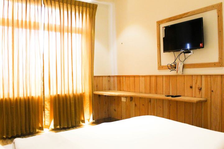 Room 11 of 33
