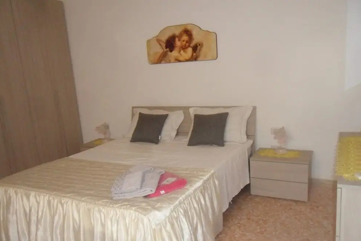 Room 4 of 11