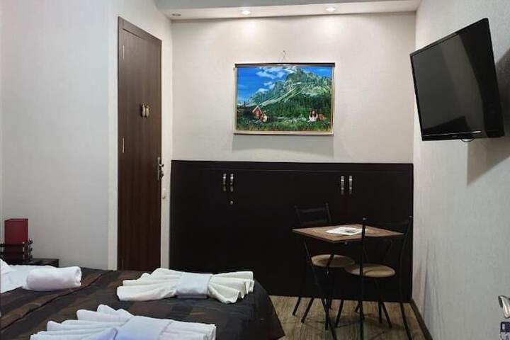 Room 5 of 6