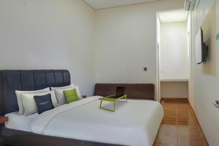 Exterior of Urbanview Hotel Aloevera Pontianak by RedDoorz