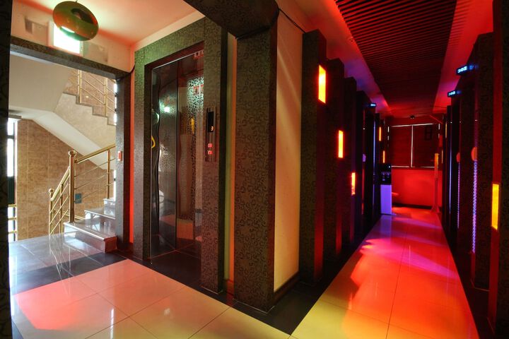 Ballroom/Hall 19 of 27