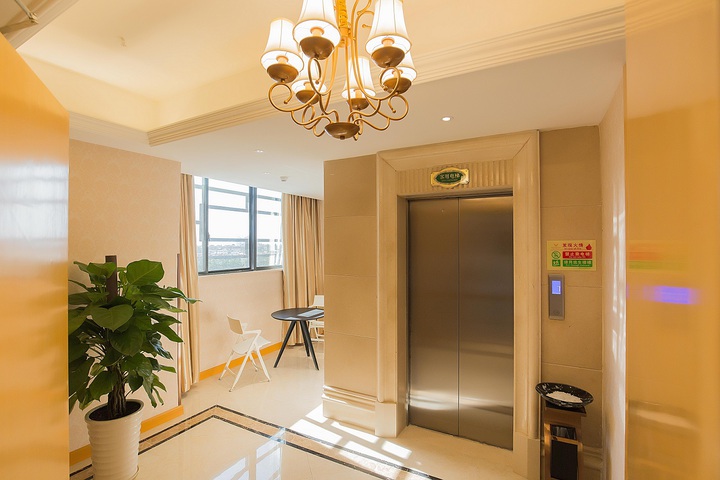 Hotel Interior 10 of 15