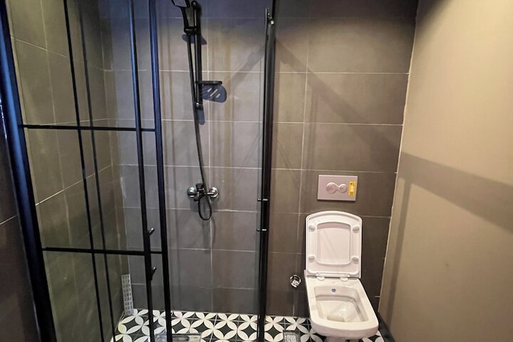 Room 18 of 28