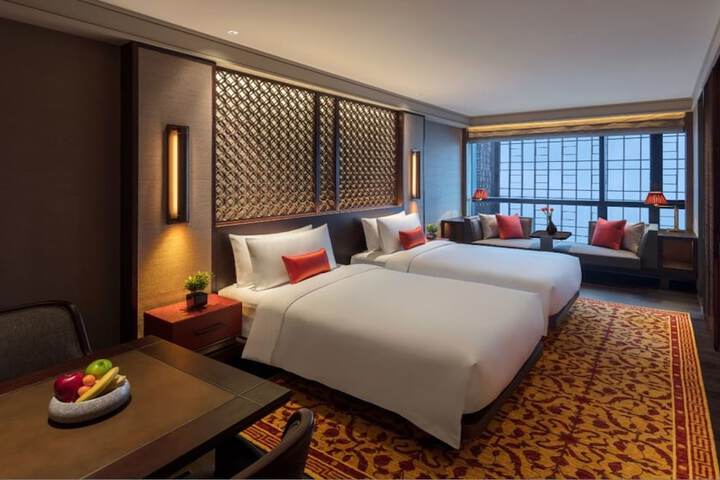 Room 3 of 110
