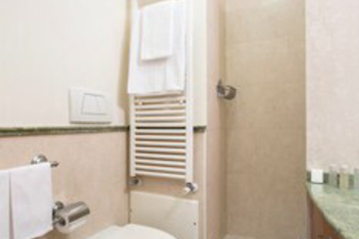 Room 3 of 20