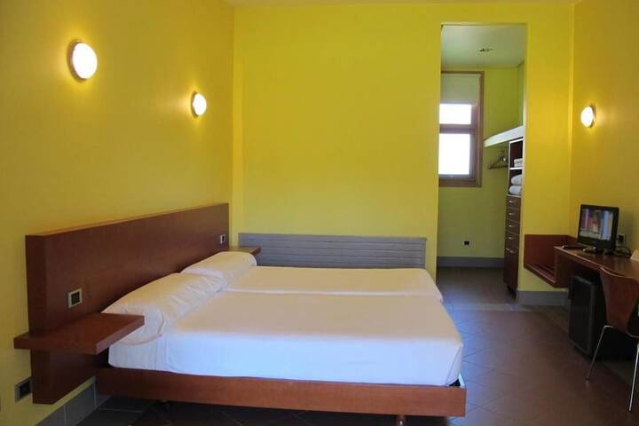 Room 9 of 12