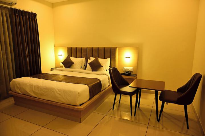 Room 9 of 32