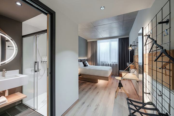 Room 9 of 74