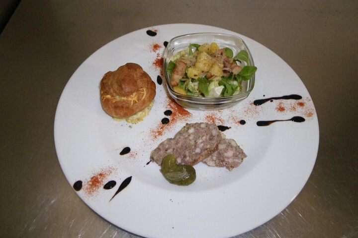 Dining 29 of 53