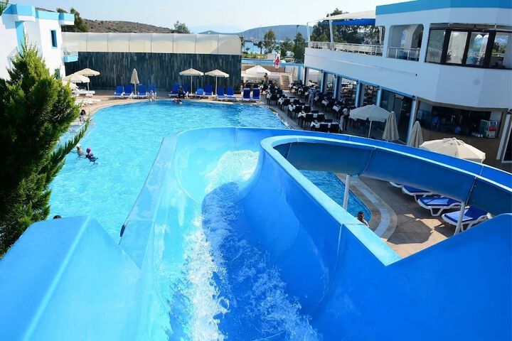 Pool 10 of 37