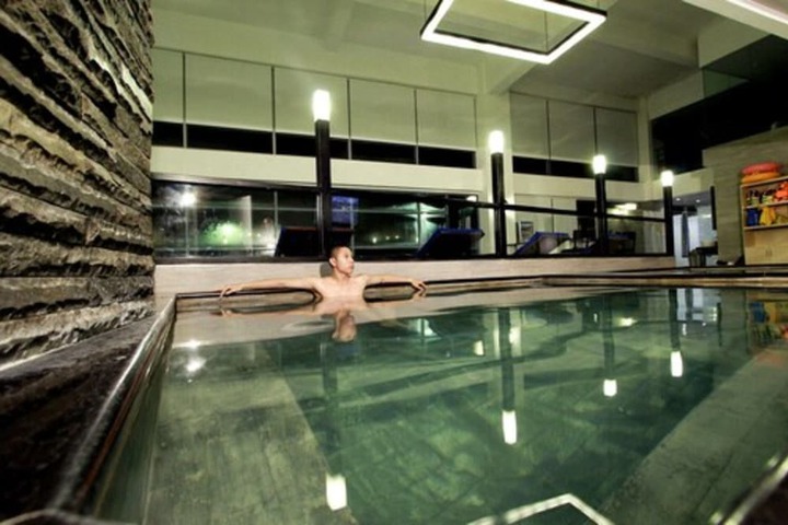 Hotel with Pool