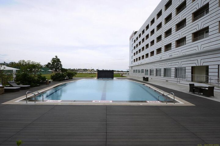 Hotel with Pool