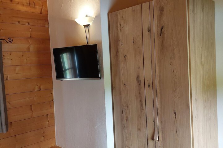 Room 5 of 33