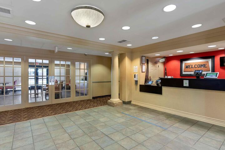 Entrance & Lobby