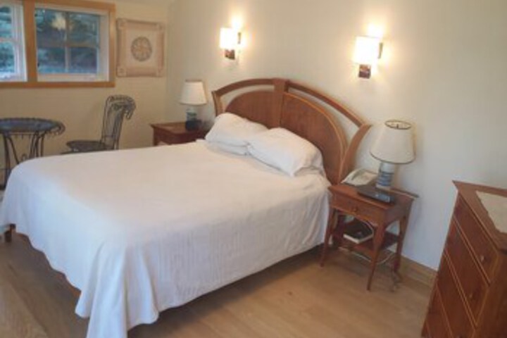 Room 33 of 47