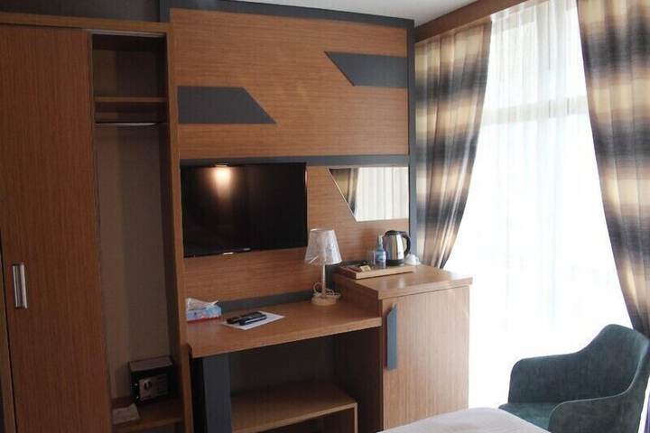 Room 9 of 26