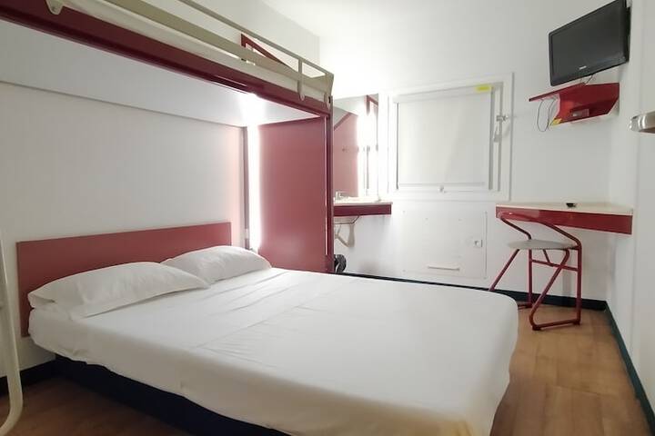 Room 8 of 26