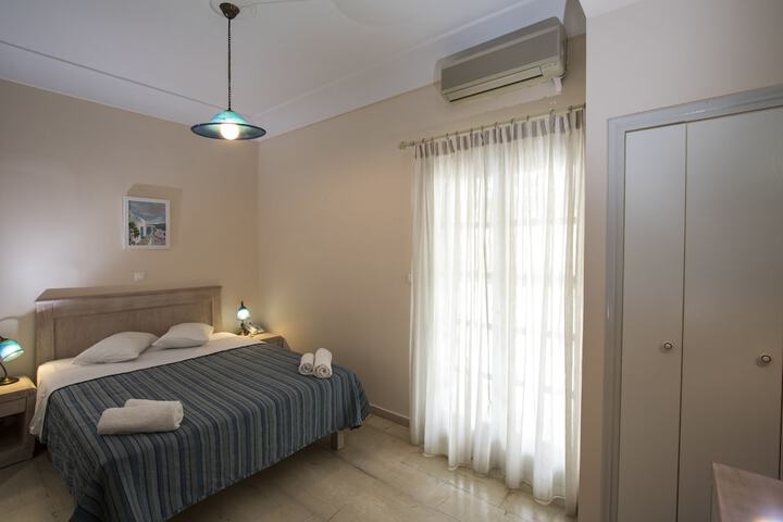 Room 9 of 46
