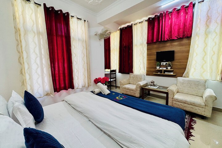 Room 15 of 44