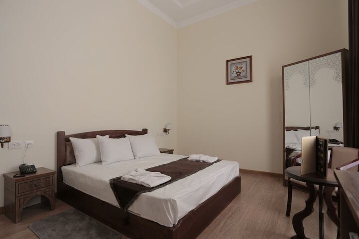 Room 3 of 11