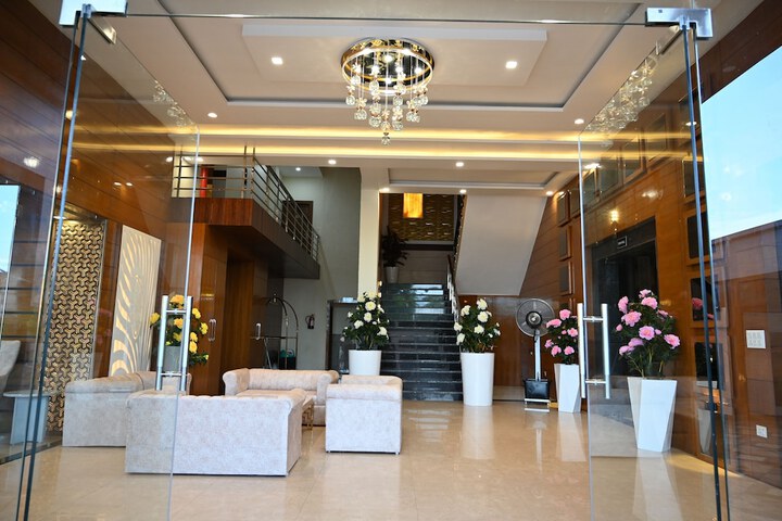 Hotel Interior 6 of 123