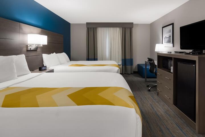 Suite 1 King Bed Sofa Bed For 1 Person Microwave and Refrigerator Full Breakfast (3 of 18)