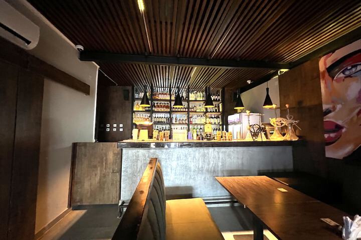 Lounge 87 of 100