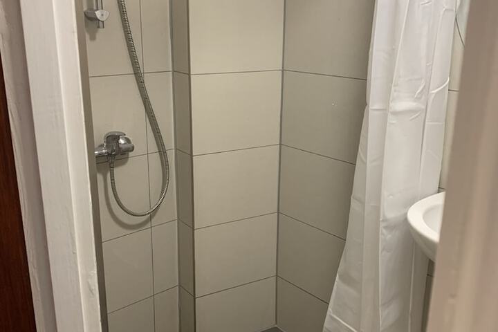 Room 202 of 283