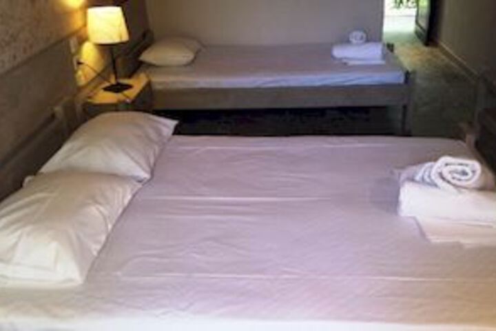 Room 5 of 16