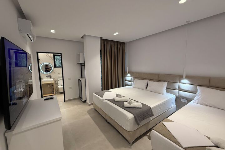 Room 25 of 104