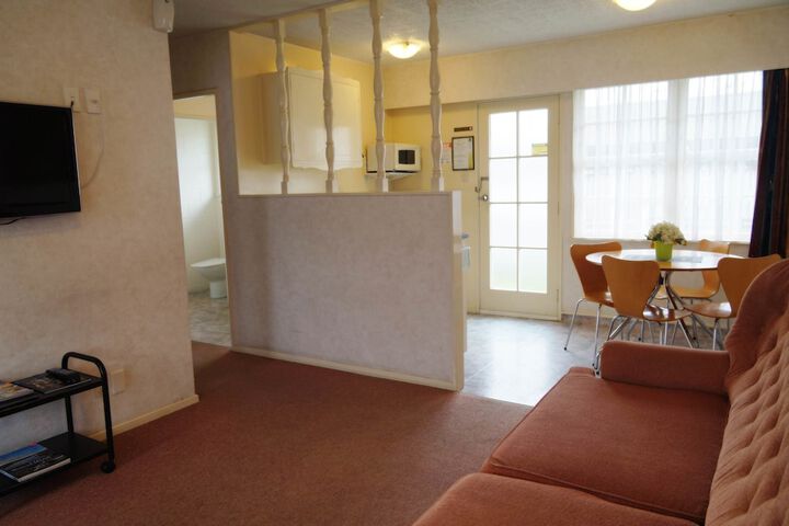 Room 32 of 65
