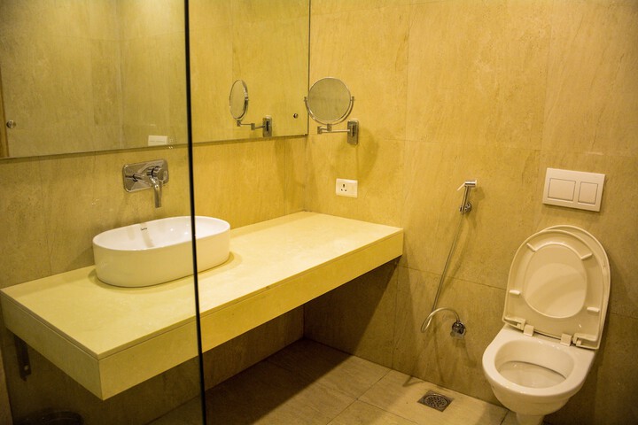 Room 16 of 28