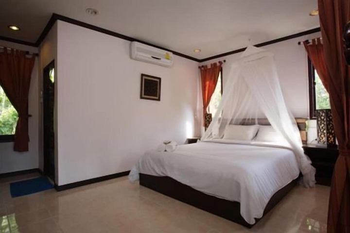 Room 10 of 32