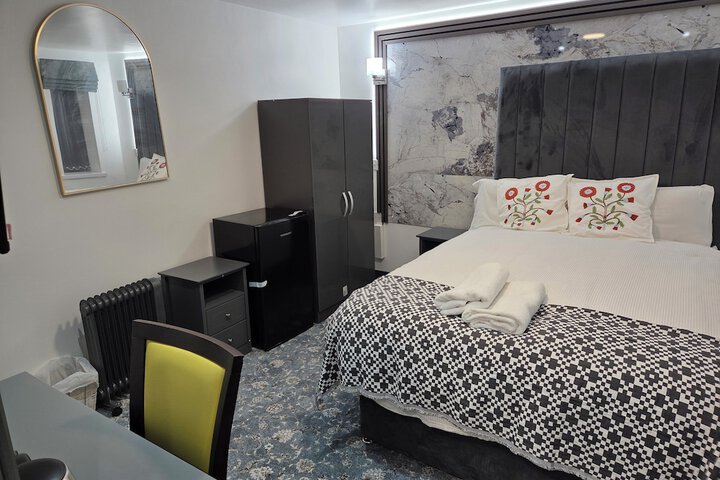 Room 5 of 28