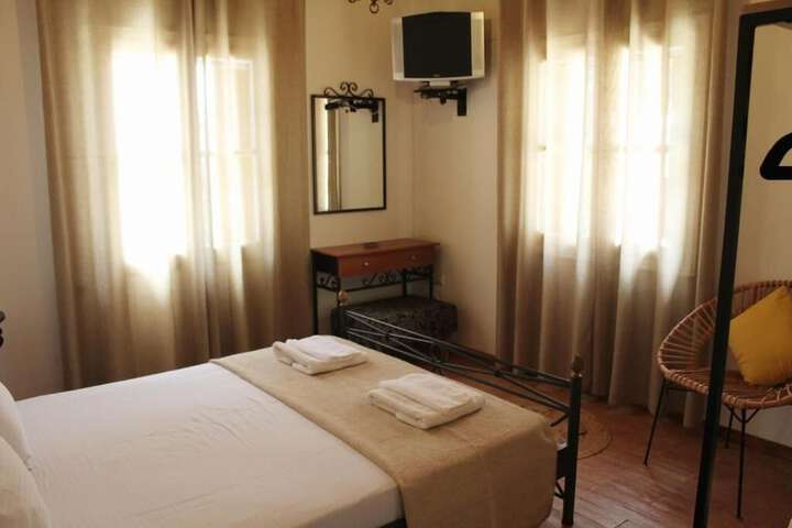 Room 6 of 33