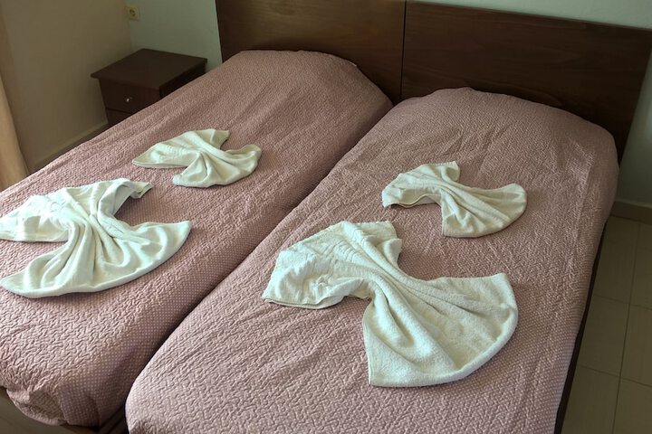Room 10 of 28