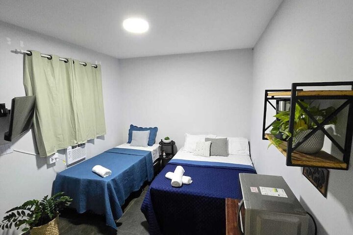 Room 6 of 28