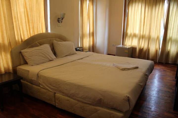 Room 9 of 11